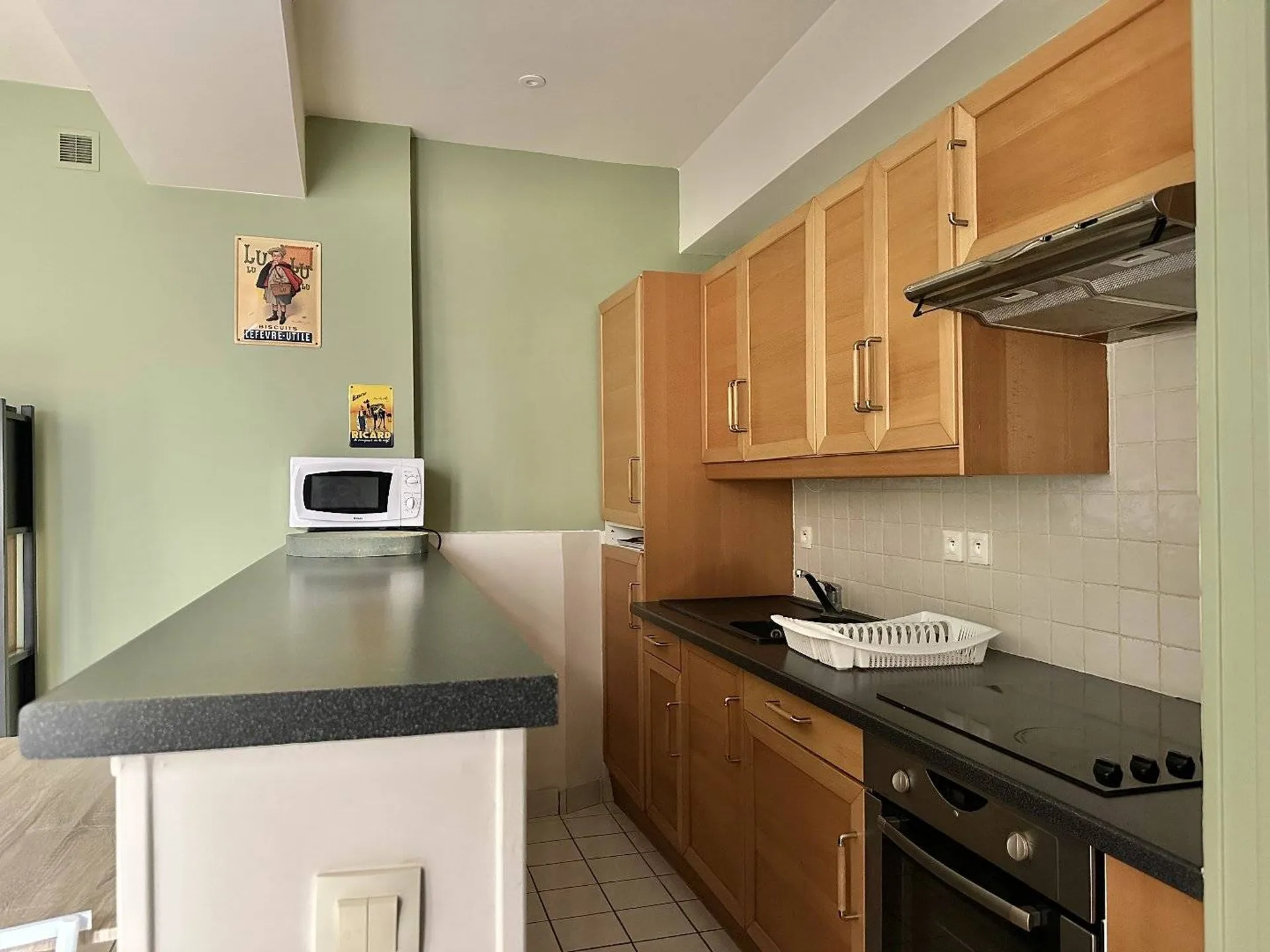 Studio de 36m² au rez-de-chaussée sur cours – Immeuble en brique - Meublé.