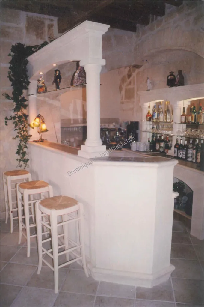 Comptoir d'un restaurent en pierre d'Estaillades