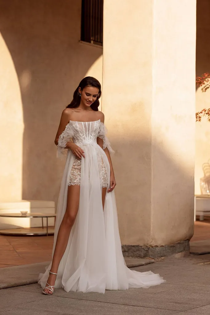 Robe de mariée civil à Marseille, ROBBY bustier baleiné orné de dentelle florale