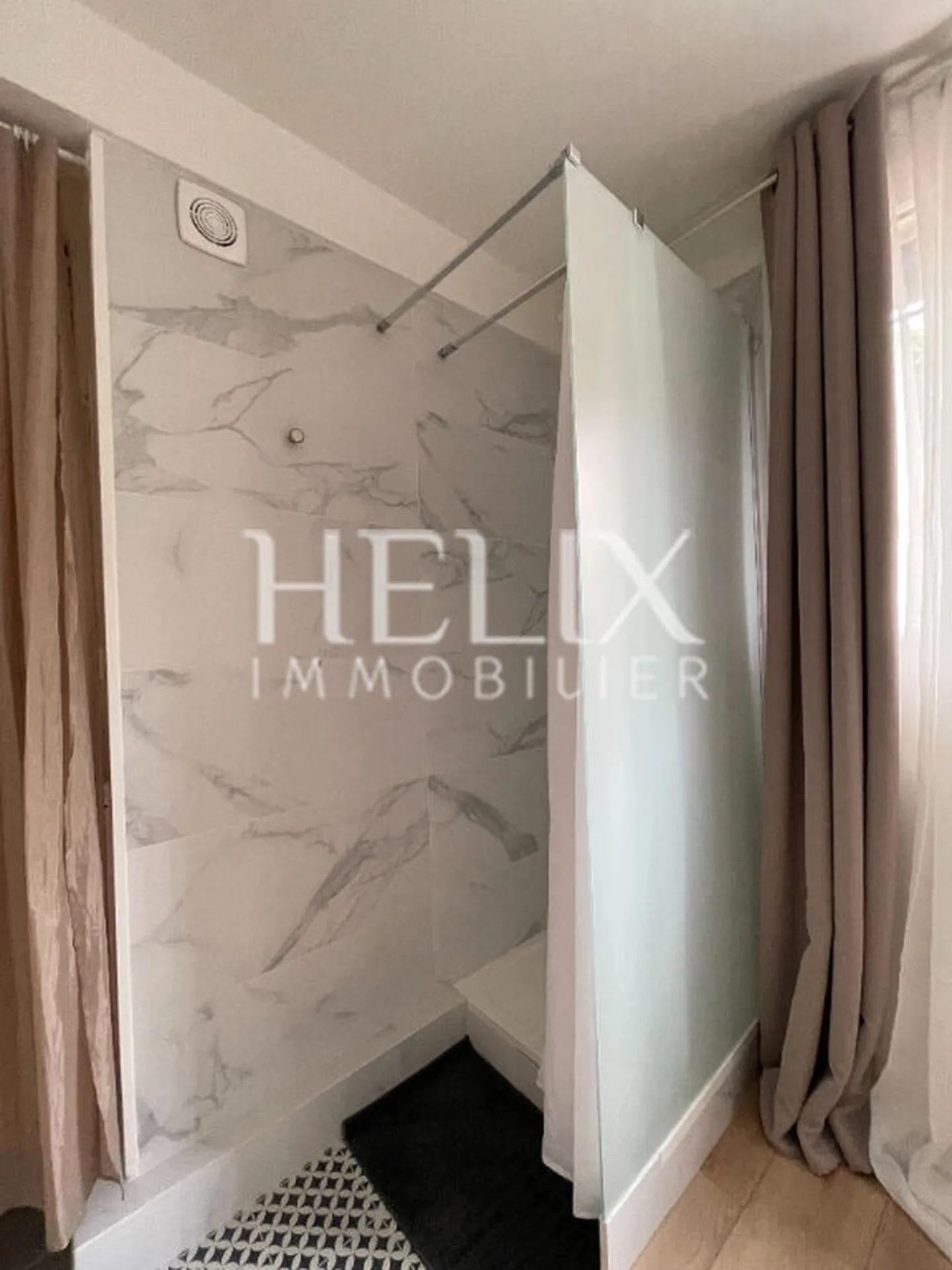 Chambre de service meublé avec goût d'environ 10 M² dans une jolie résidence 