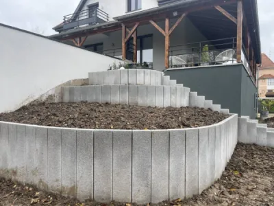 Aménagement extérieur de l’arrière-cours d’une maison à Lipsheim près d’Erstein 