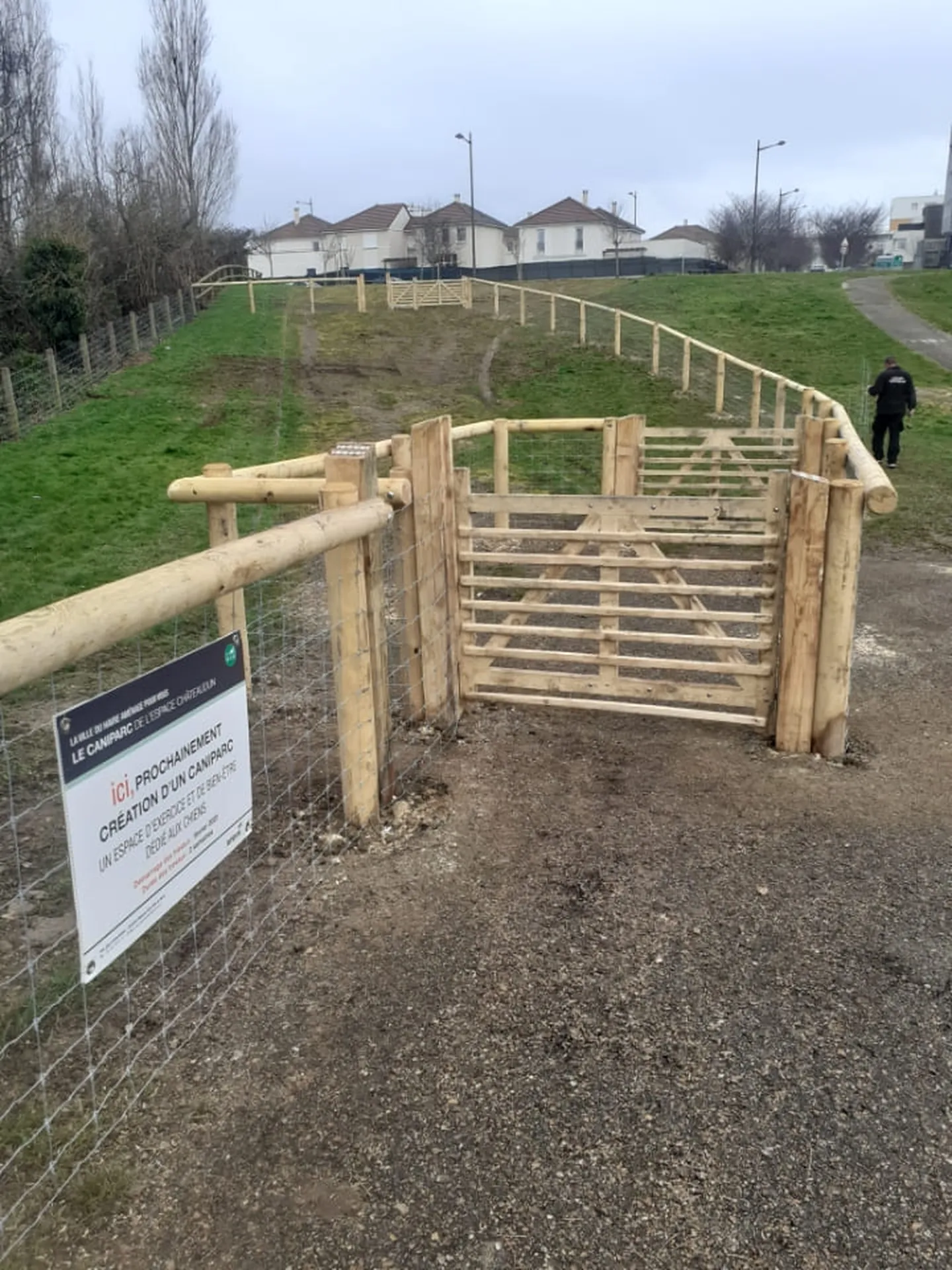 Pose de Clôtures de délimitation en bois, Ganivelles de Protection et Grillages sur Poteaux à Pont l'Évêque dans le Calvados 14 et ses Alentours
