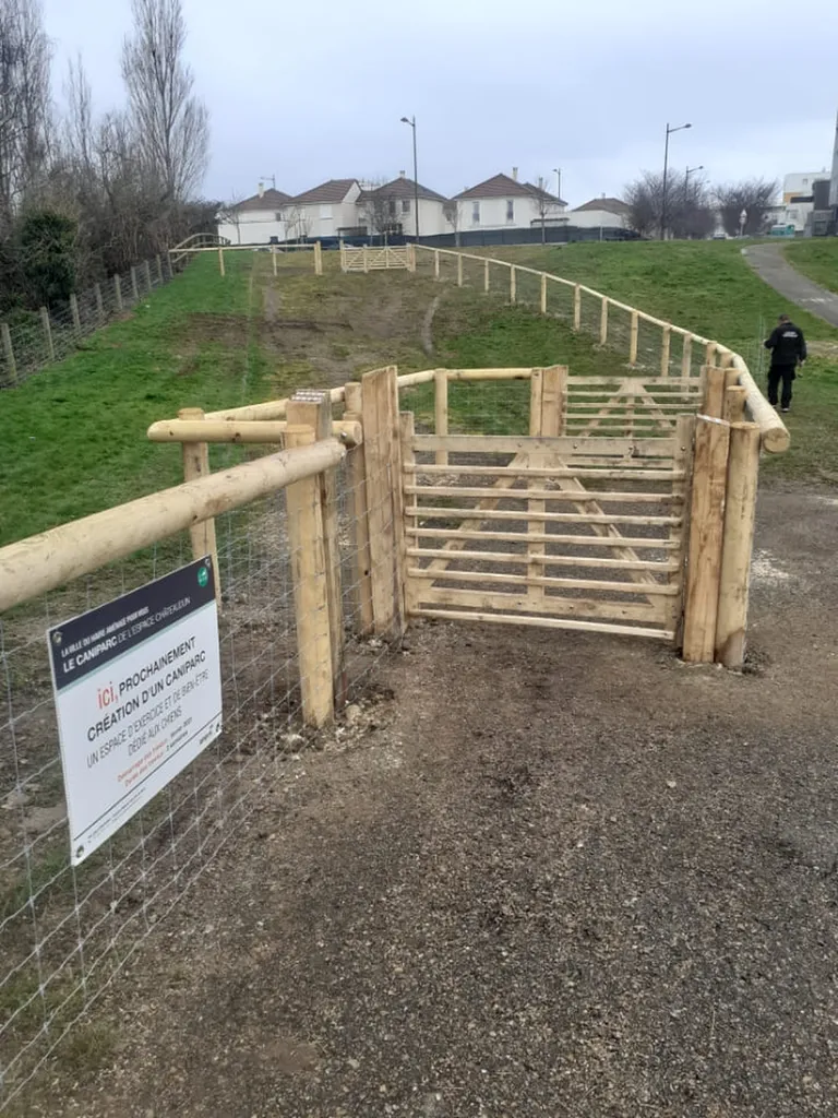 Pose de Clôtures de délimitation en bois, Ganivelles de Protection et Grillages sur Poteaux à Pont l'Évêque dans le Calvados 14 et ses Alentours
