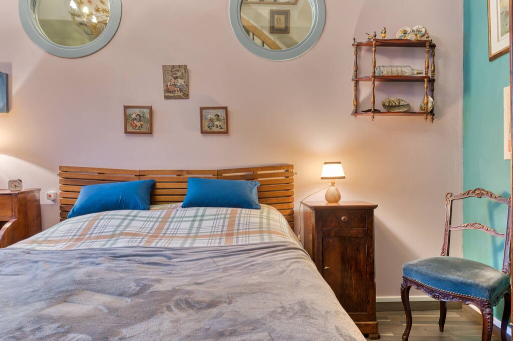 Vends cette résidence unique à Dieppe, une maison pleine de charme de 1693, rénovée avec goût, comprenant une cour intime de 30m²