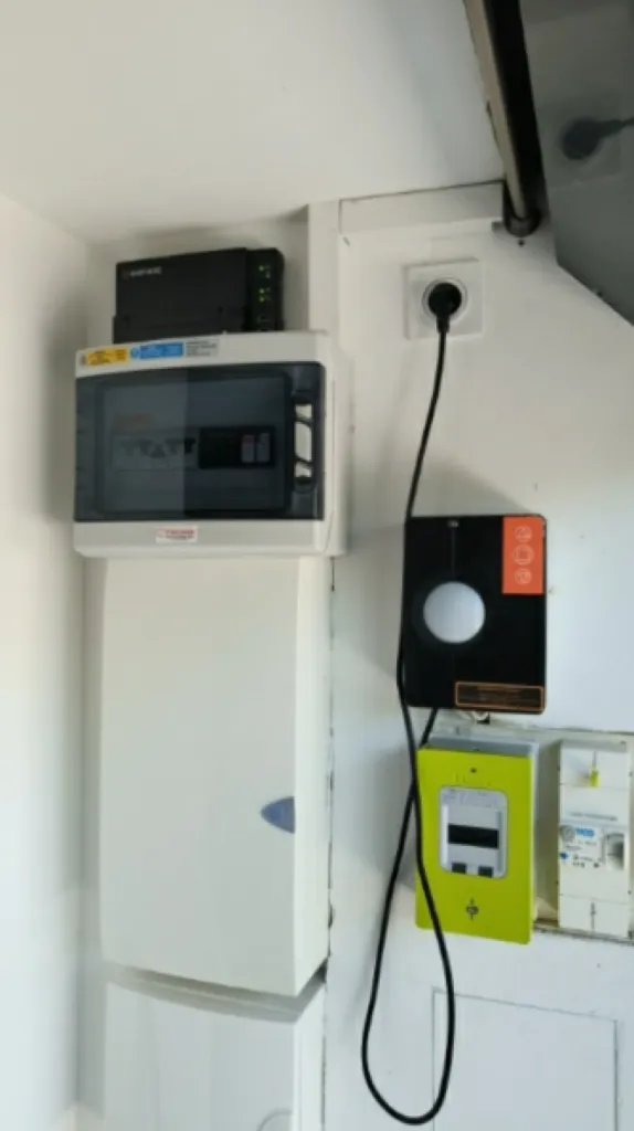 Installation de micro-onduleurs Enphase pour une performance optimale des panneaux solaires à La Crau