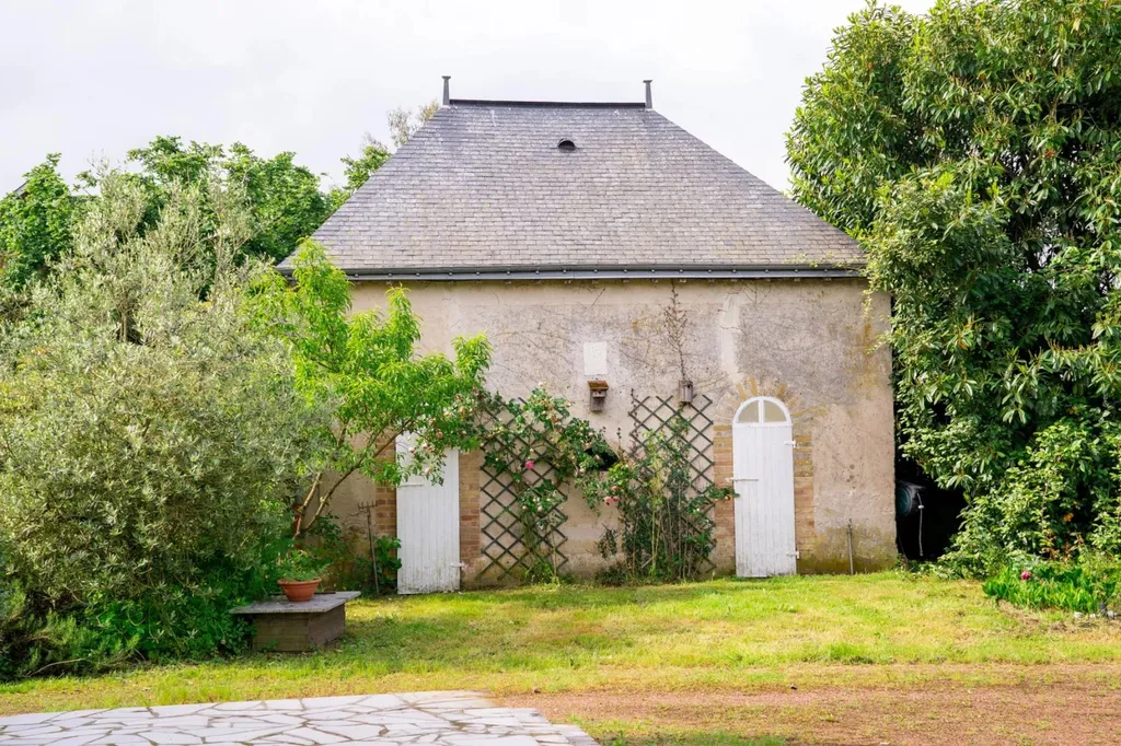acheter un château avec piscine dépendance et très grand terrain en sarthe