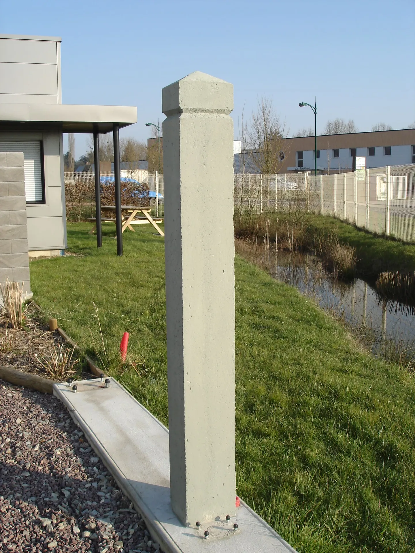 Installation de Murets en Maconnerie, Piliers de Portails en Briques et Soubassements en Béton à Deauville dans le calvados 14 et ses Alentours