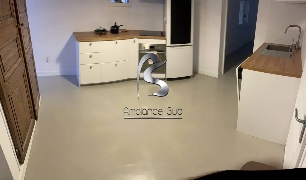 Moderniser son sol intérieur grâce au béton ciré coulé