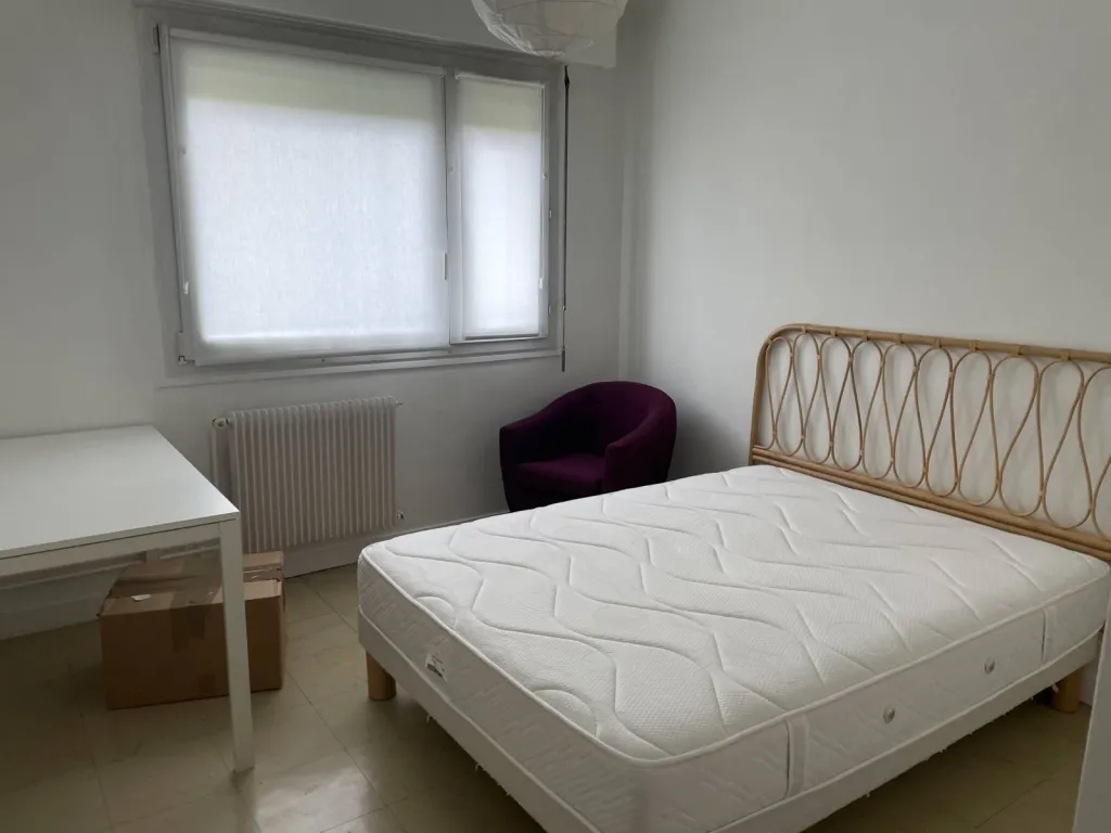 lit conjugal à Barentin