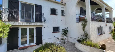 Pose de moustiquaires enroulables sur baies vitrées aluminium à Fayence