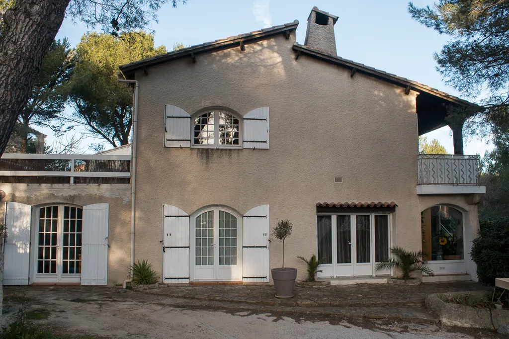  Vente logement en bas de villa 5/6 Roquefort La Bédoule de 143m² habitables avec 600m² de jardin privatif et garage