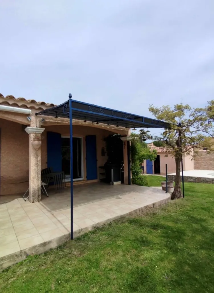 Installation d'une toile sur pergola en fer forgé à Pélissanne