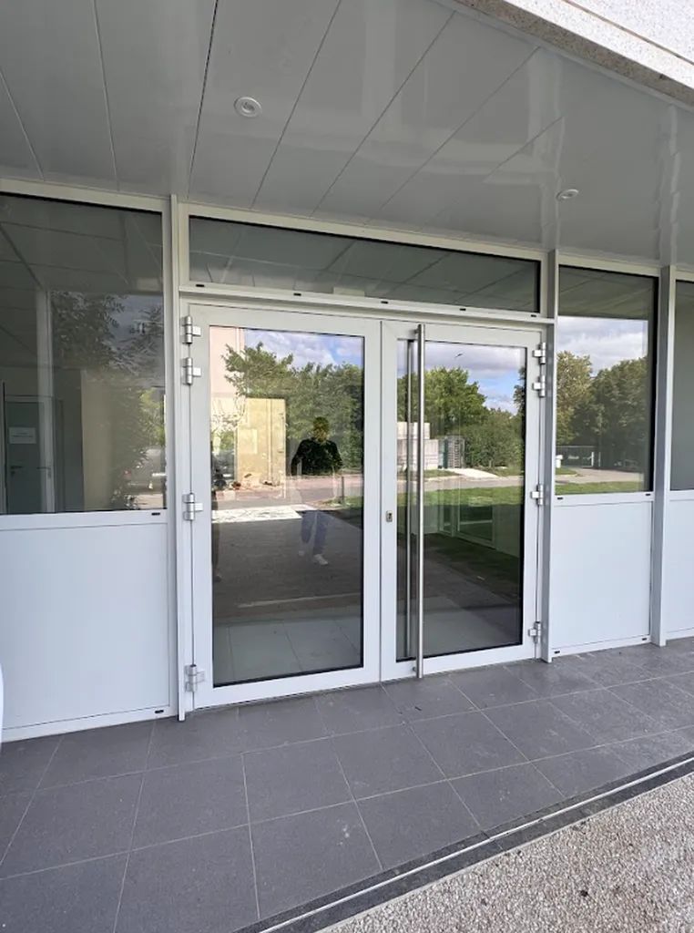 Pose portes Grand Trafic K-Line CITY pour site tertiaire sécurisé avec contrôle d’accès à Toulouse en Haute-Garonne