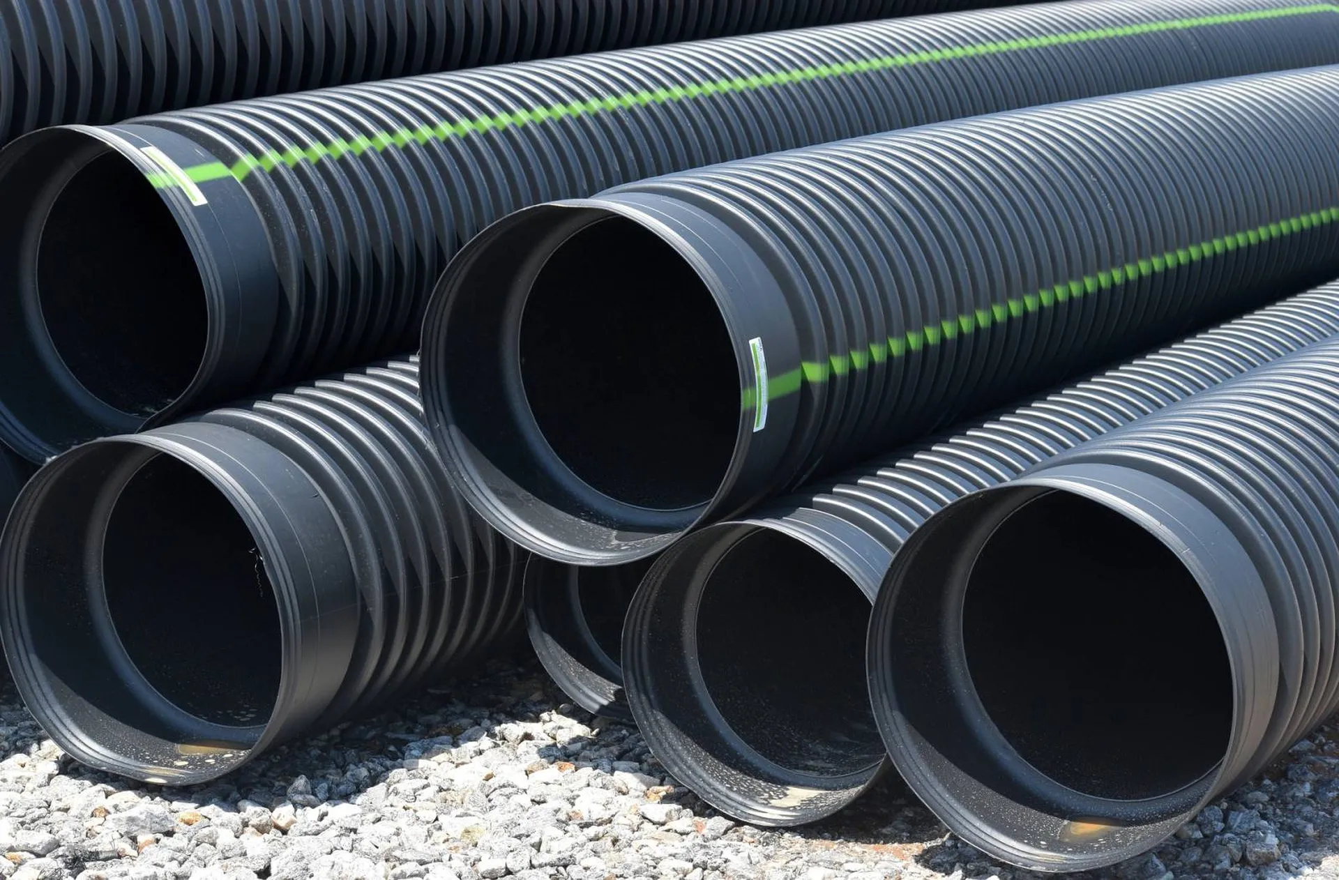 travaux d'assainissement avec tuyaux de drainage sur TALENCE