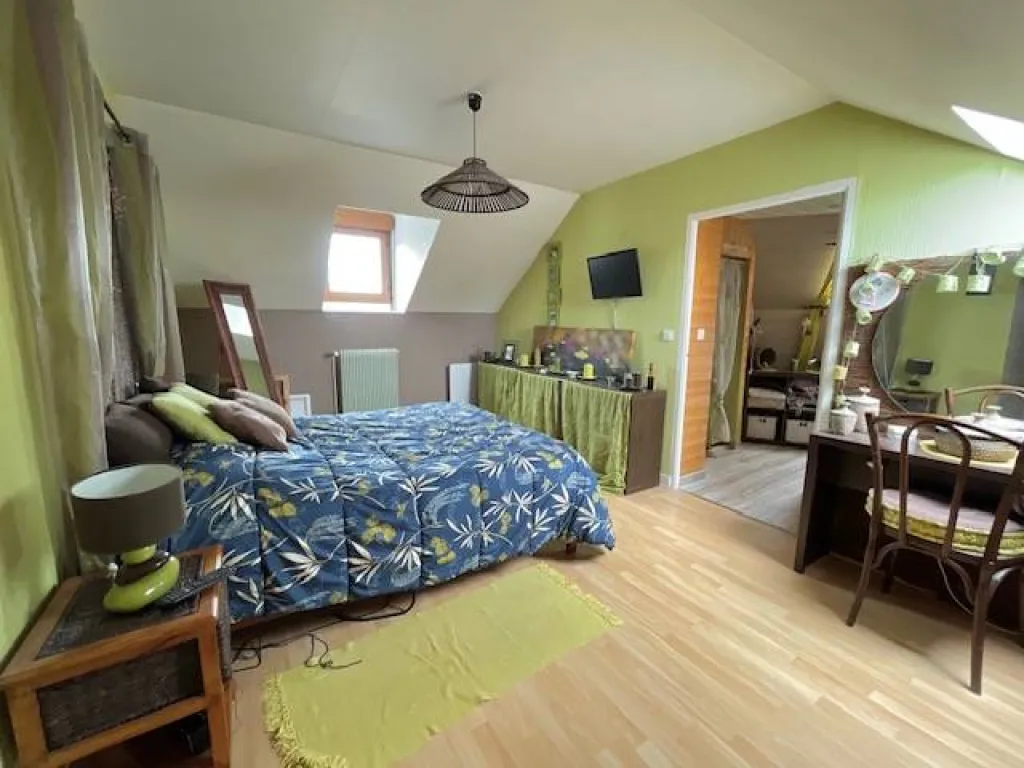 A saisir maison de briques de 220 m² habitables édifiée sur une parcelle de 1051 m² sur la commune de Saint Pierre Les Elbeuf
