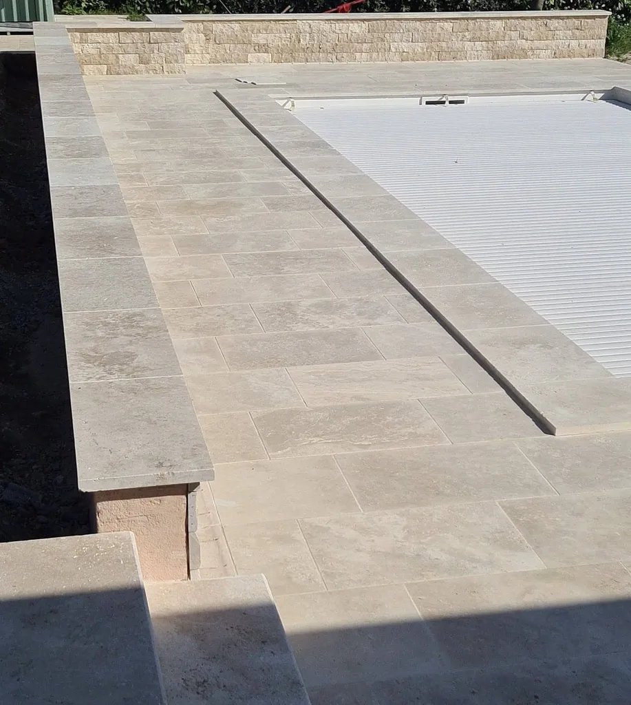 TRAVERTIN BEIGE PAREMENT MOELLONS ECLATES LLX10X2CM