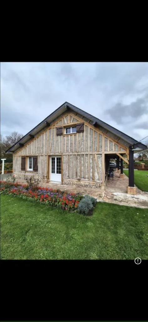 Rénovation de façade à colombage à Rouen : un devis personnalisé pour restaurer les boiseries extérieures de votre maison normande