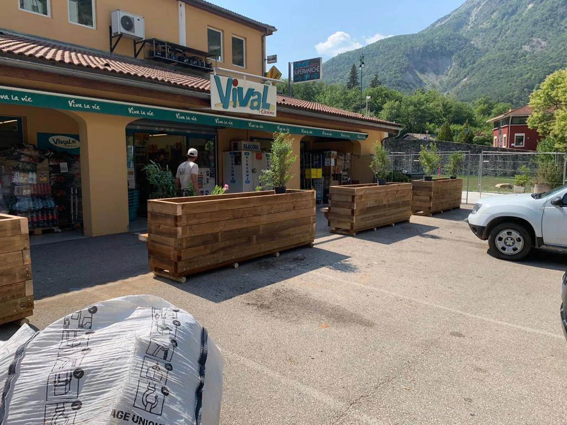 Jardinières ornementales et pare buffle à Clans