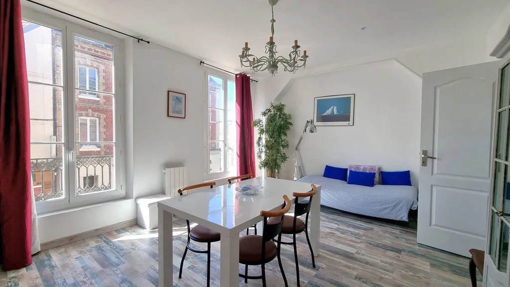 A vendre, bel appartement de 42 m² rénové et meublé, à deux pas de la mer. Dieppe 76200