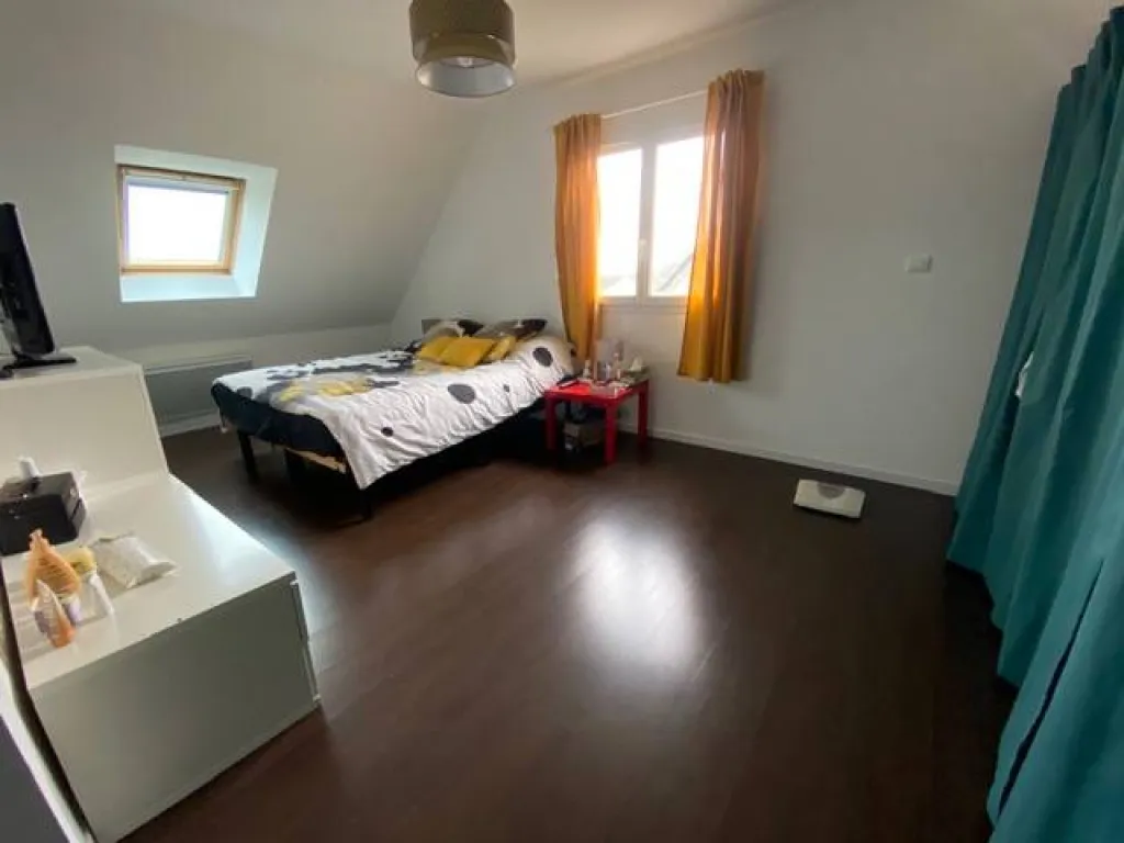 A acheter très joli pavillon contemporain de 150m² sur un terrain de 1000m² sur la commune de caudebec les elbeuf 76320
