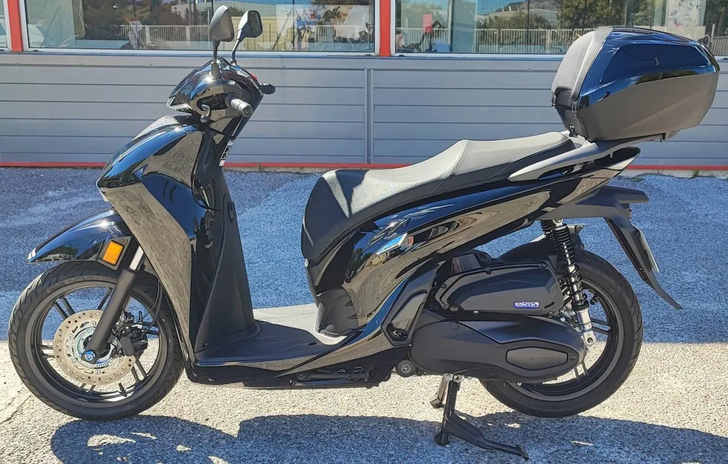 HONDA SH 350 DU 03/2025 AVEC 700 KM