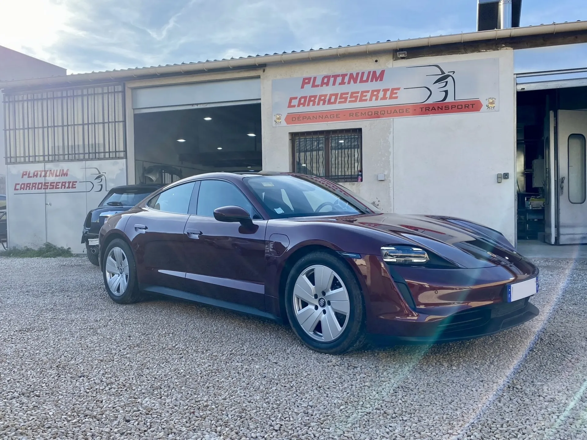 réparation carrosserie Porsche Taycan électrique Porsche Marseille proche d’aubagne et cassis