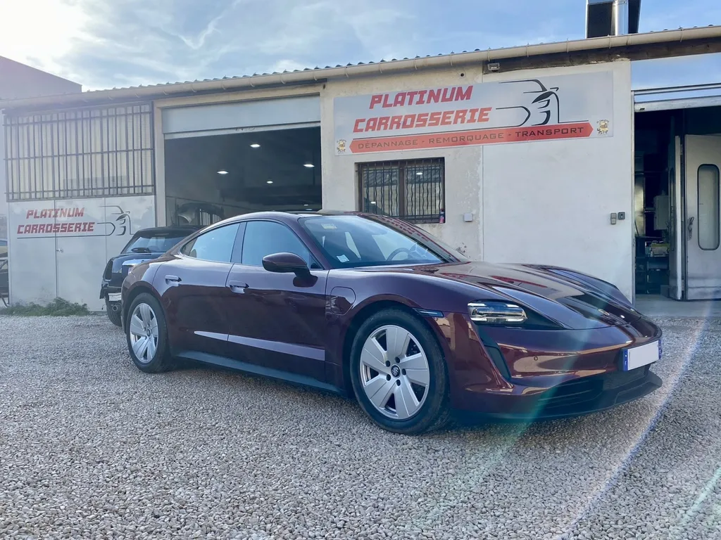 réparation carrosserie Porsche Taycan électrique Porsche Marseille proche d’aubagne et cassis