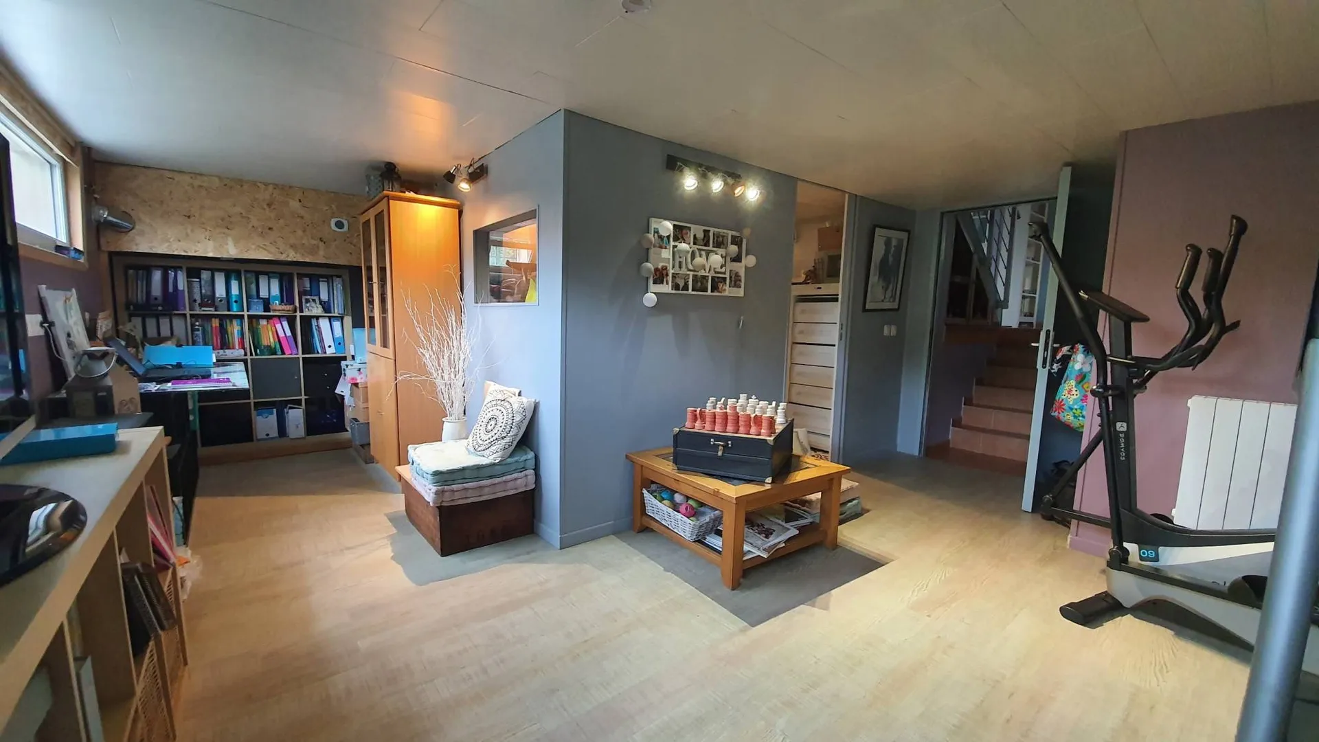 A vendre belle maison ossature bois de 160 m², dans un quartier calme d'OFFRANVILLE 76550, à 10 minutes de la mer et de Dieppe 76200, et à 2 heures de Paris via l'autoroute A13.