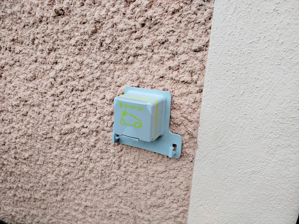 Prise renforcée Legrand green up pour véhicule électrique par infiny elec