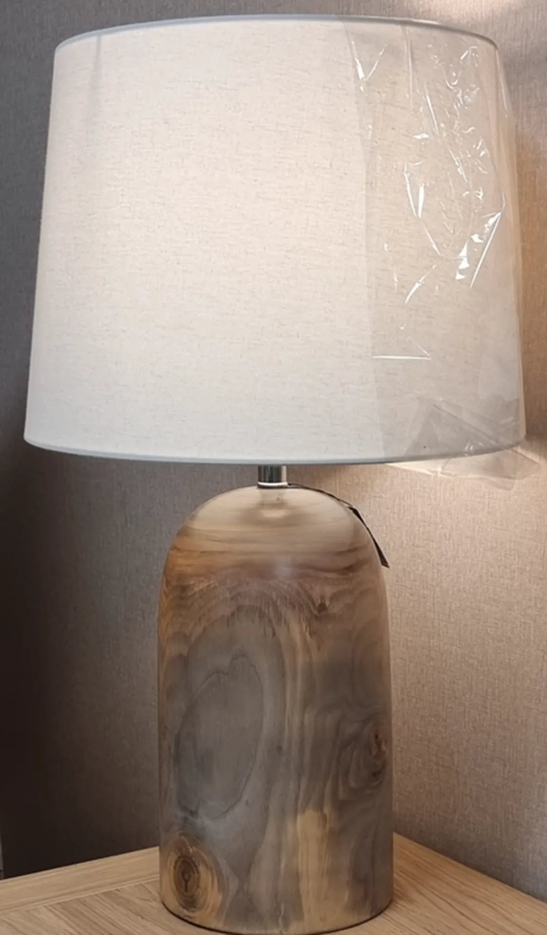 Vente de lampe d'intérieur en bois.