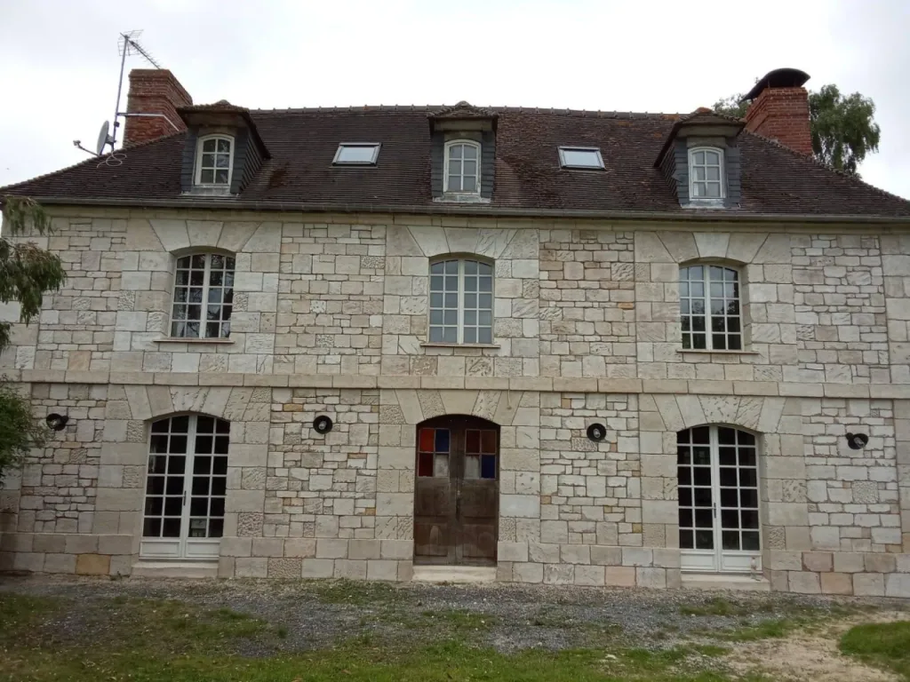 Le ravalement aspect pierre sur maison ancienne pour conserver son charme et son authenticité à Etretat et ses alentours 76