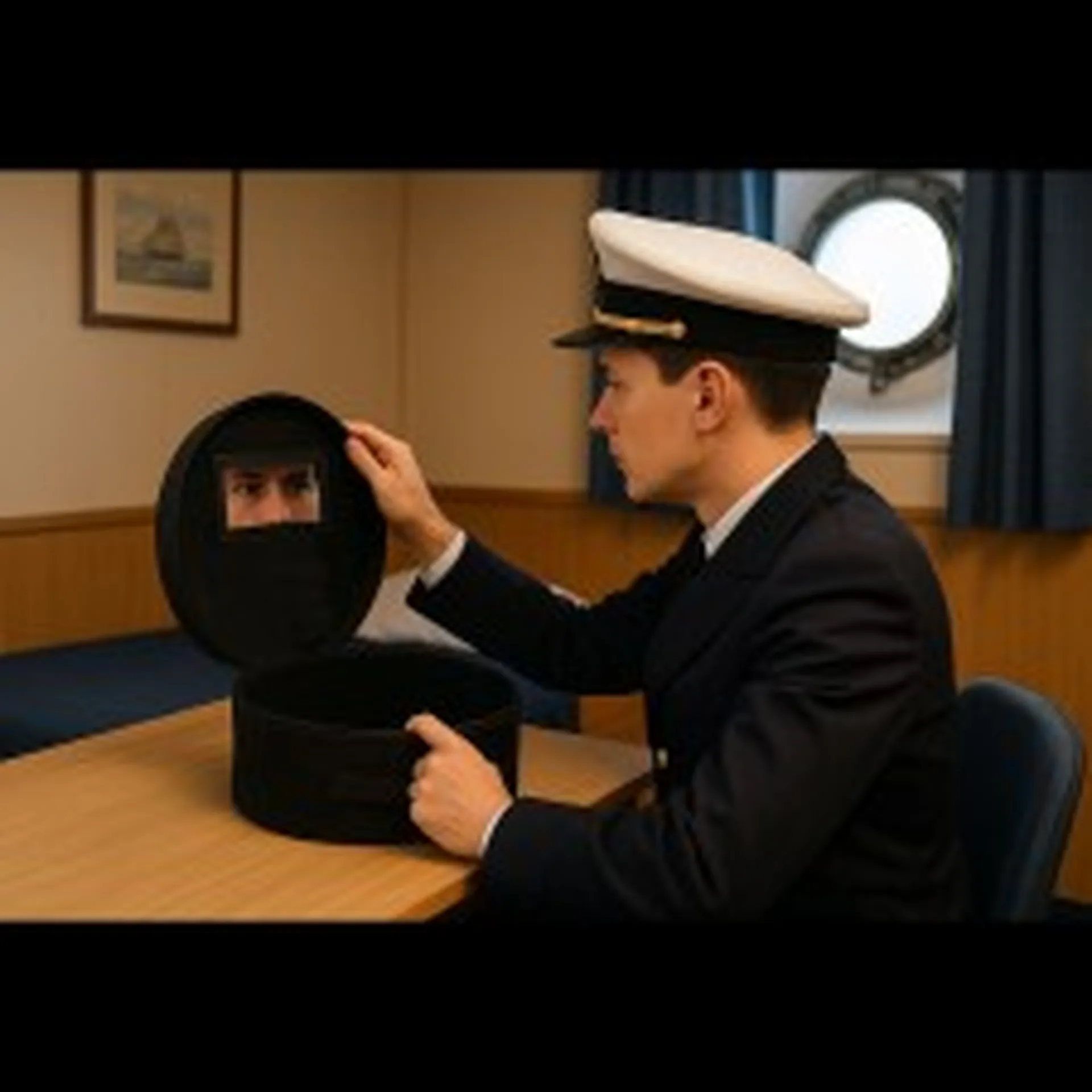 Couvre-chefs militaires historiques authentiques fidèles modèles réglementaires pour reconstitution Paris Île-de-France