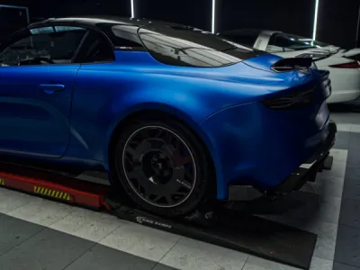 Protection optimale de l’A110R contre les gravillons et micro-rayures grâce à XPEL à Lorient.