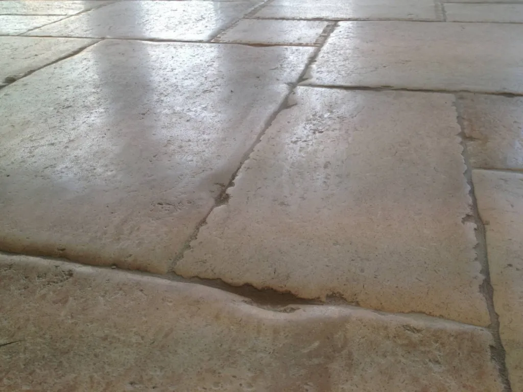 Pierre naturelle de France au 36 rue de Bourgogne à Paris pour carrelage pierre naturelle en extérieur et intérieur livraison Mougins, Cannes, Antibes 06 PACA