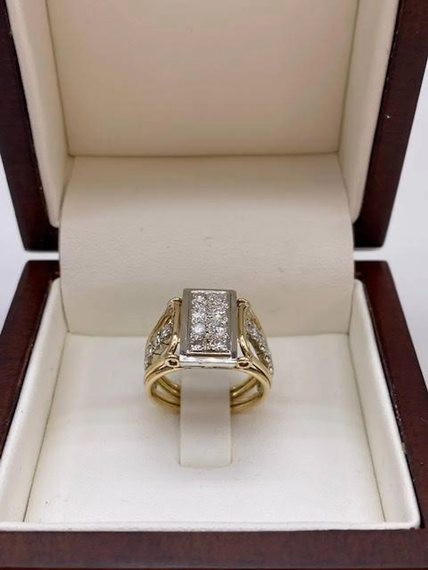 Bijouterie Ou Ligne Présente : Une Ode à l'Époque Art Déco en Diamants