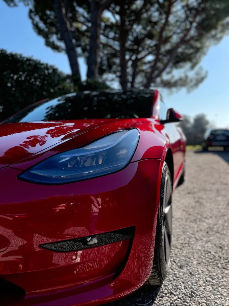 Pose d’un film de protection Ppf Xpel sur Tesla Model 3 à Antibes dans les Alpes-Maritimes.