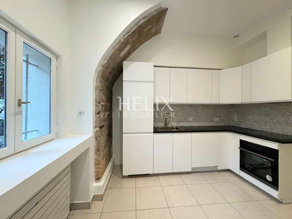 A louer, séduction garantie pour l'originalité de ce très joli cinq pièces 130,40 M2 dans l'esprit 