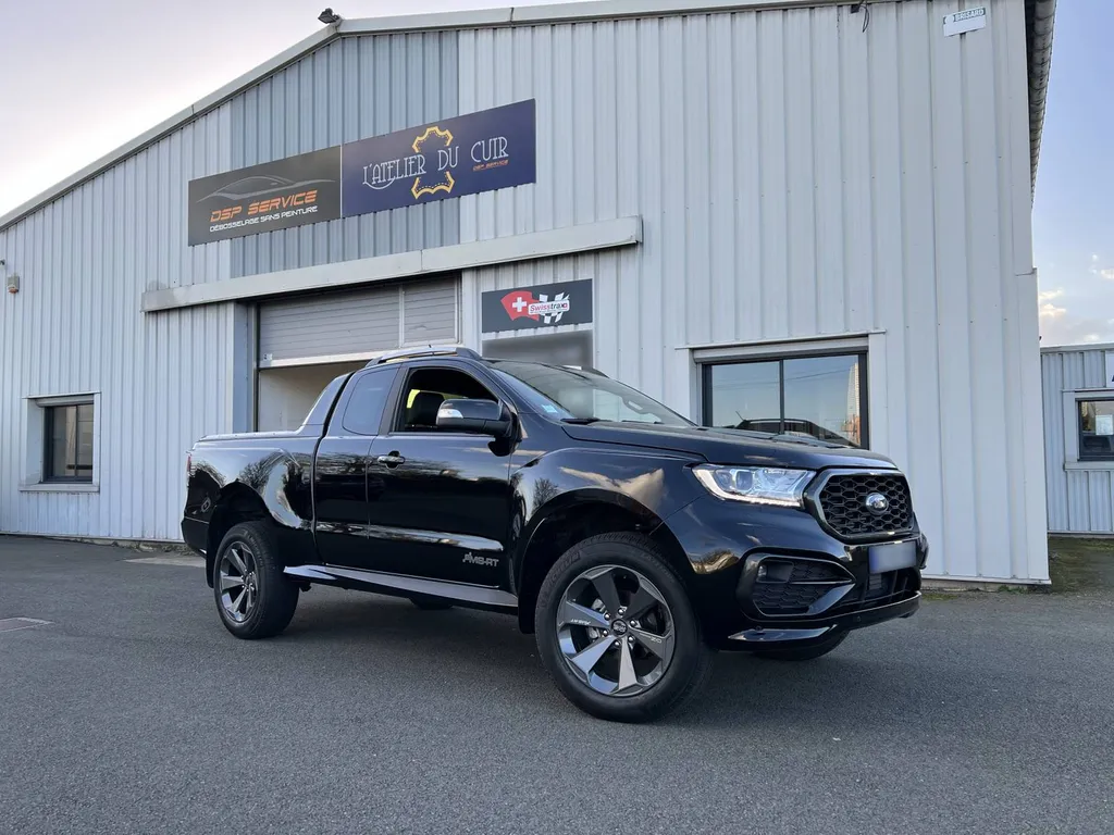FORD Ranger type MS-RT - Lustrage complet à Arnage, en Sarthe.