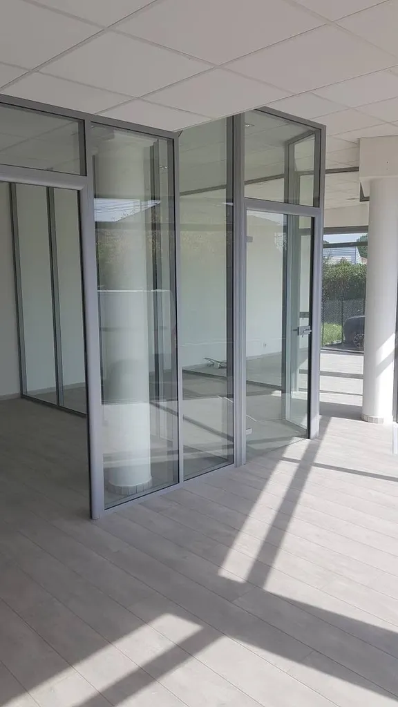 Pose de cloisons amovibles toute hauteur vitrées à Marignane