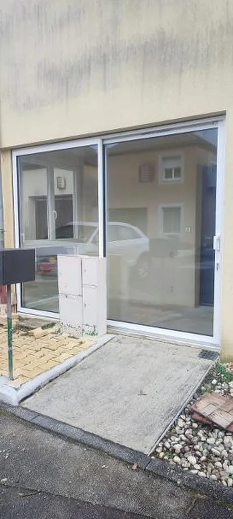 Installation de menuiseries aluminium et PVC haute performance thermique pour baies coulissantes et fenêtres à Quetigny Côte-d’Or