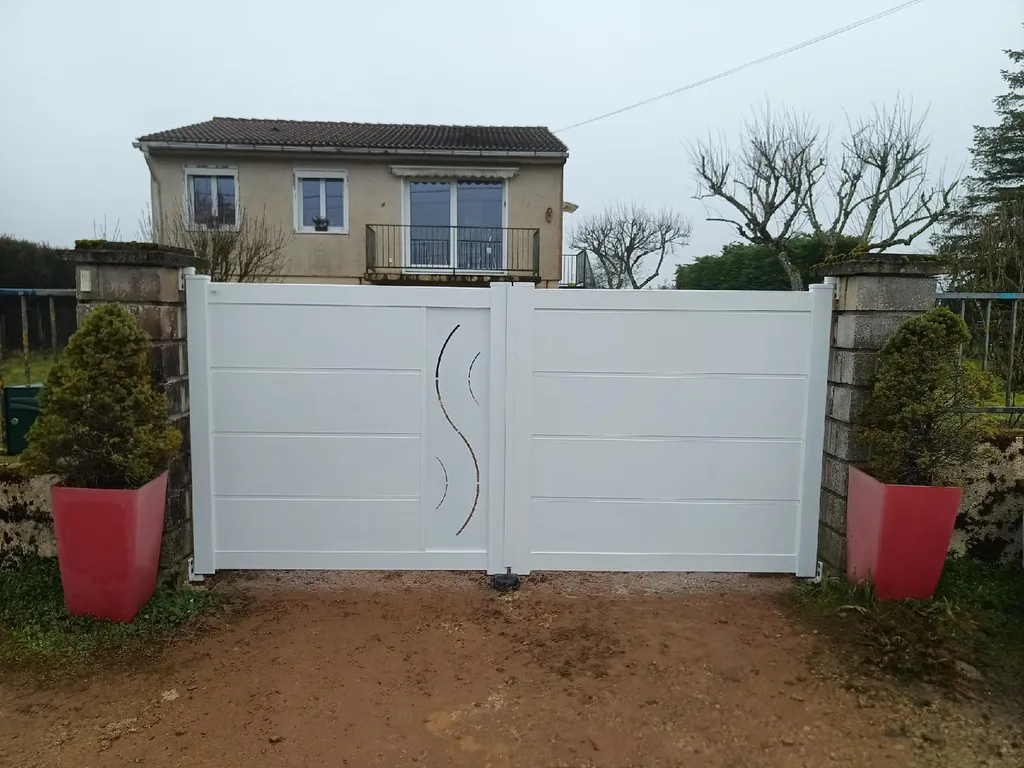 Portail en aluminium à Saussy