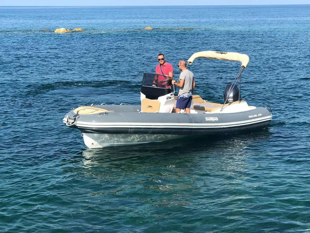 Vente de bateaux à moteur Salpa à Cassis