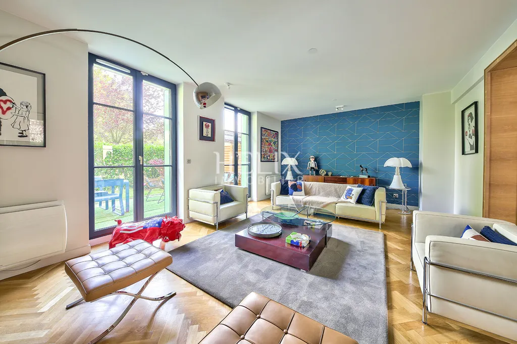 Vente réalisée par notre agence de Saint-Germain -en-Laye comme une maison de 130 M²  avec jardin et terrasses