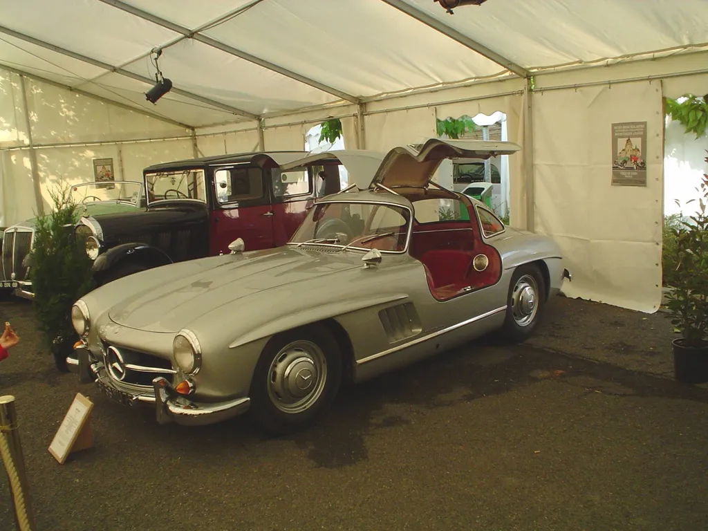 Exposition voiture anciennes du musée Malartre.