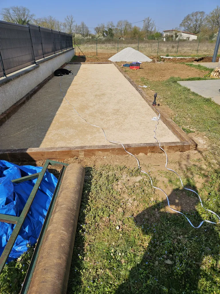 Création d'un terrain de pétanque sur mesure avec éclairage LED à Ambérieu-en-Bugey dans l'Ain