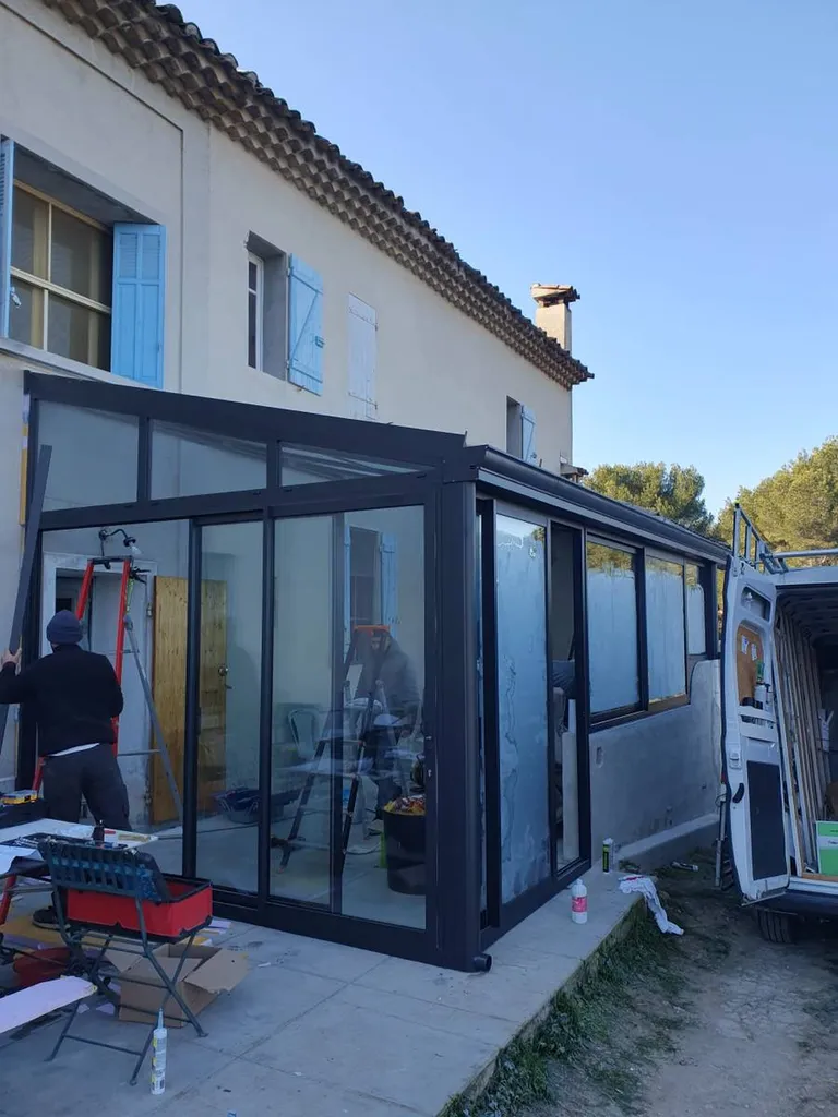 pose d'une véranda sur mesure en aluminuim Technal à Martigues