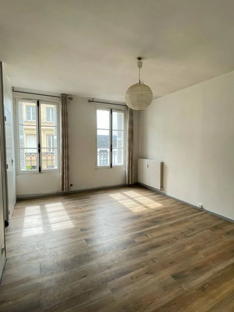 Situé au 12 rue Nicolas Mesnager à Rouen