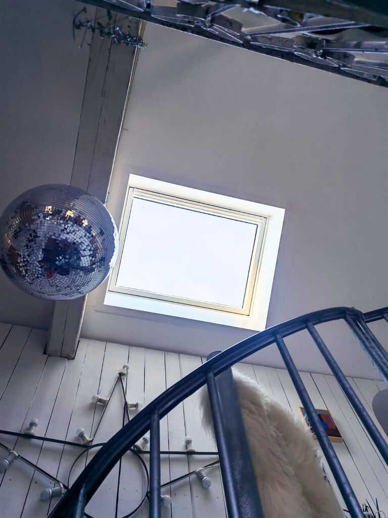 Remplacement d'une fenêtre de toit VELUX avec vitrage sécurisé auto-nettoyant et filtre solaire à Volvic près de Riom dans le Puy-de-Dôme (63)