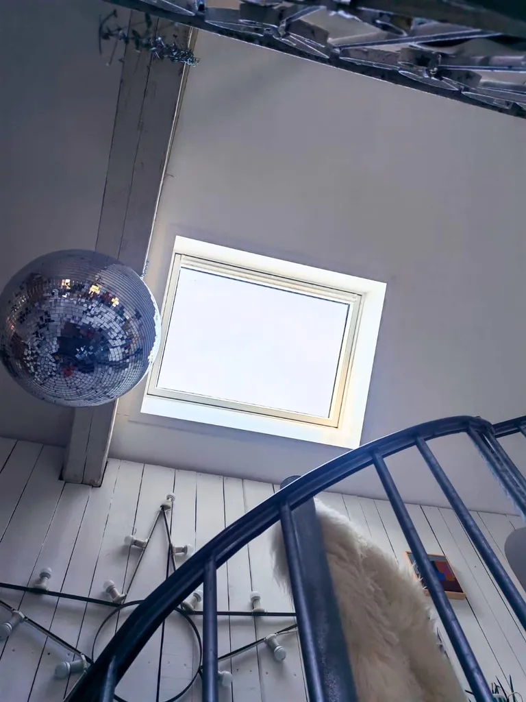 Remplacement d'une fenêtre de toit VELUX avec vitrage sécurisé auto-nettoyant et filtre solaire à Volvic près de Riom dans le Puy-de-Dôme (63)