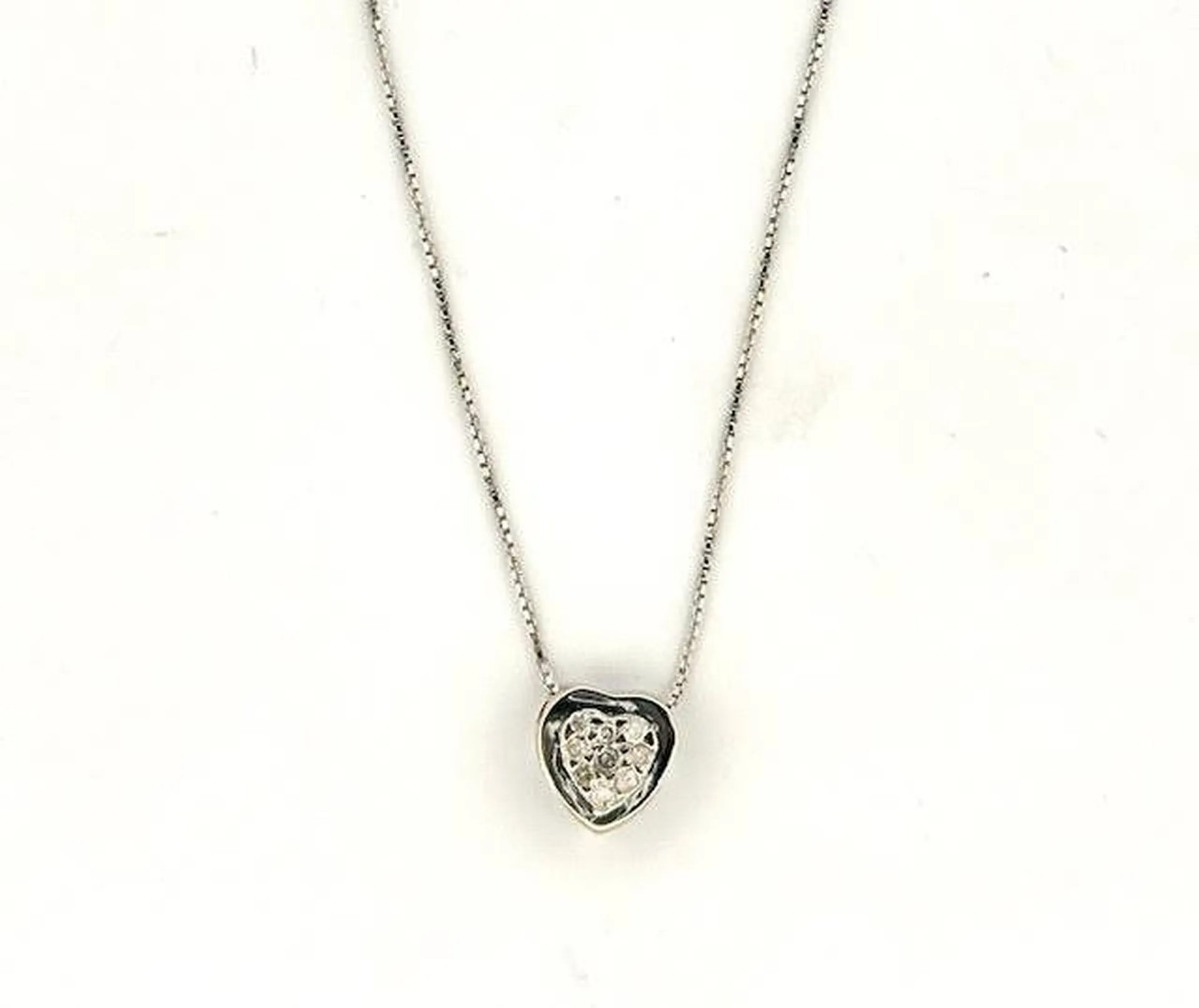 Ras de cou délicat en or blanc et diamants – Bijouterie Or Ligne à La Teste de Buch